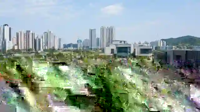 주거 단지와 공공 공간이 함께 보이는 계획도시 풍경